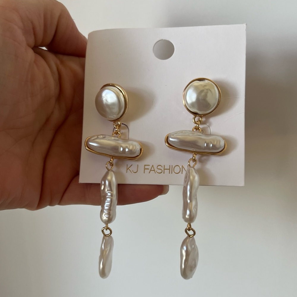 PEARL GOLD DROP STATEMENT EARRINGS NWT